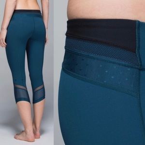Lulemon just breathe crop size 10 • Alberta Lake •